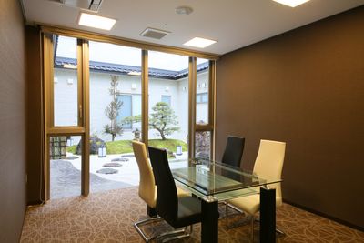 快適な庭が見える居室