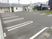 広い駐車場の外観  