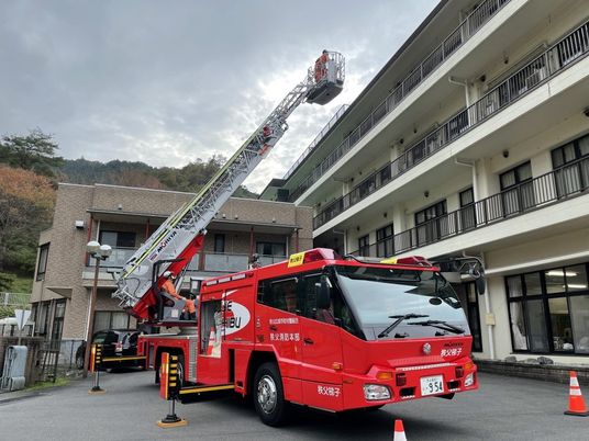 消防車とはしご車の訓練外観  
