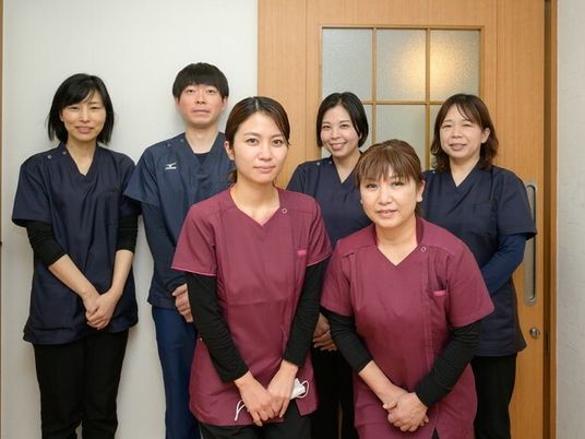 スタッフ集合の室内  