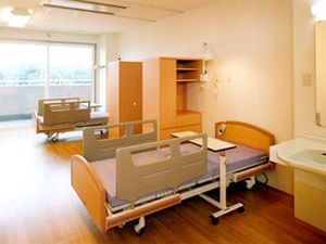 明るい居室のベッド  