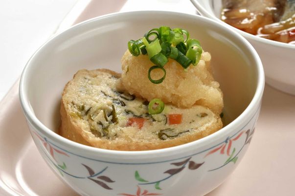 料理が盛られた器