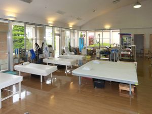 明るい機能訓練室  