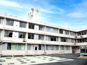 施設外観と駐車場