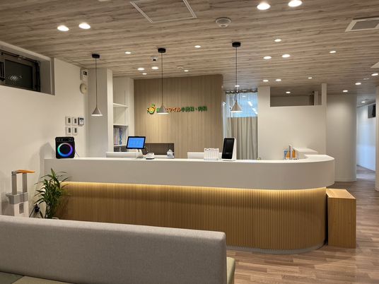 モダンな受付の内観