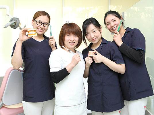 スタッフ4人の歯科室  