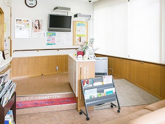 明るい受付ロビー  