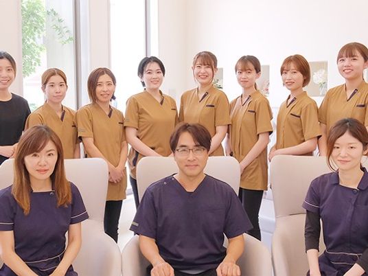 スタッフ集合の室内  