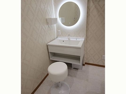 明るい洗面台  