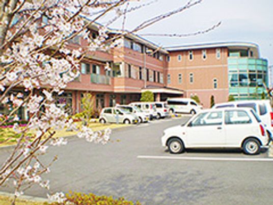 桜咲く建物外観