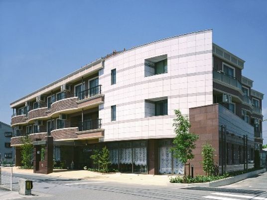 現代的な建物の外観