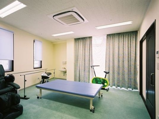 訓練用具の整った室内