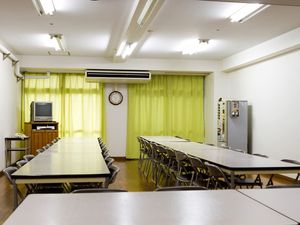 会議室のような食堂  