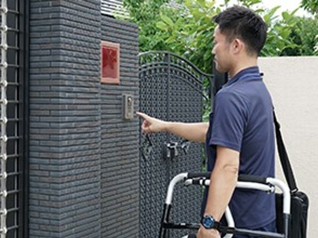 訪問者対応のエントランス エントランス   訪問者が容易にアクセスできるエントランスです。訪問する際の快適さが考慮されています。