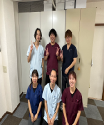 笑顔のスタッフの様子