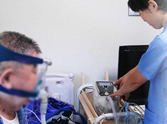 介助中の様子の居室