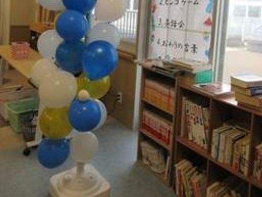 掲示物のある廊下  