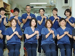 スタッフ集合の室内  