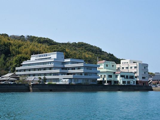 海沿いの建物外観  