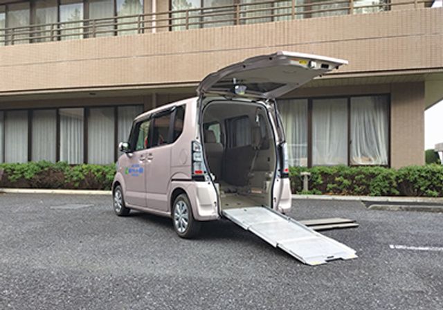 車椅子用リフト付き車両