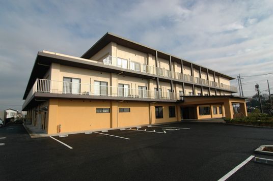 3階建て建物外観