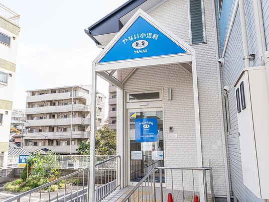 施設入口の外観  