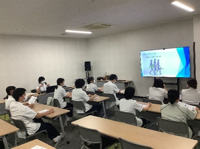 研修中の会議室  