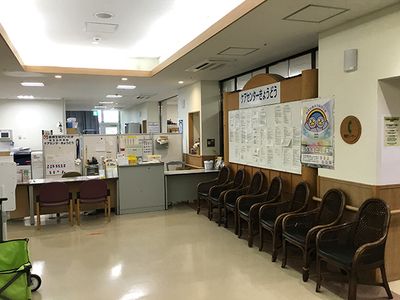 情報掲示板のあるロビー  