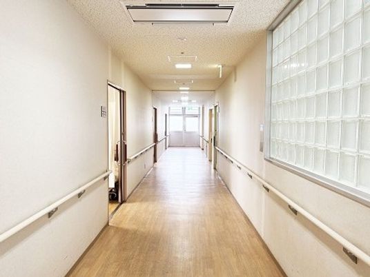 明るい廊下  