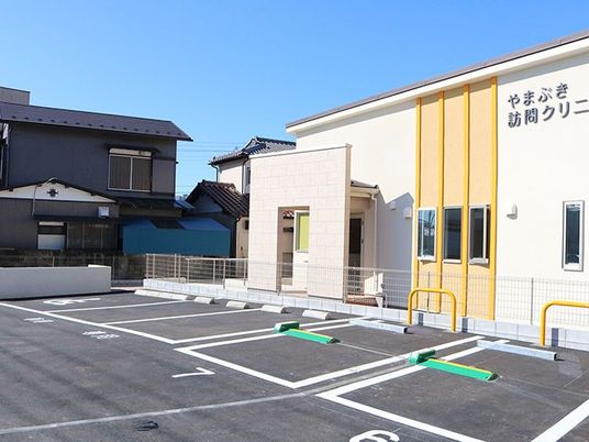 クリニック前の駐車場  