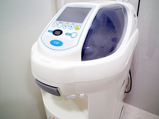 機器が置かれた室内  