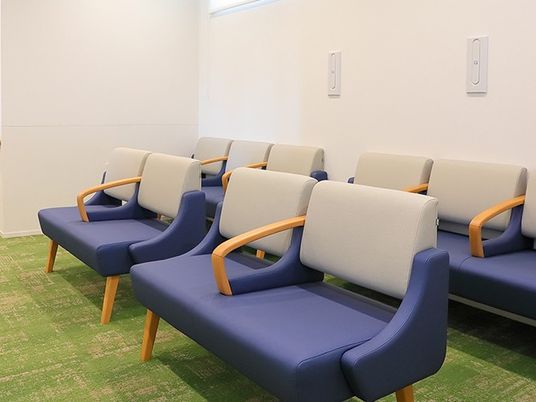 待合椅子のあるラウンジ  