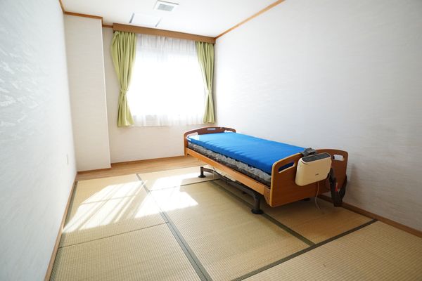 明るい和室の居室