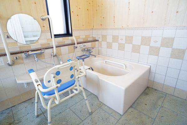 バリアフリーな浴室設備