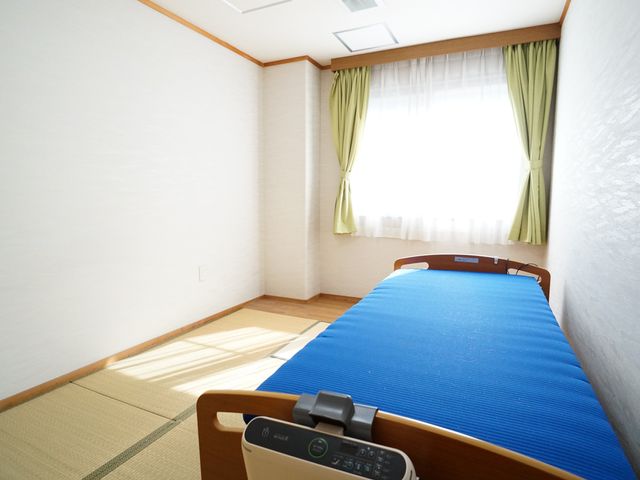 清潔感のある和室 居室 ゆとりを感じる洋室と和室の融合空間です。自分の時間を大切にしたい方にも配慮した設計となっております。