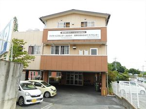 駐車場のある外観