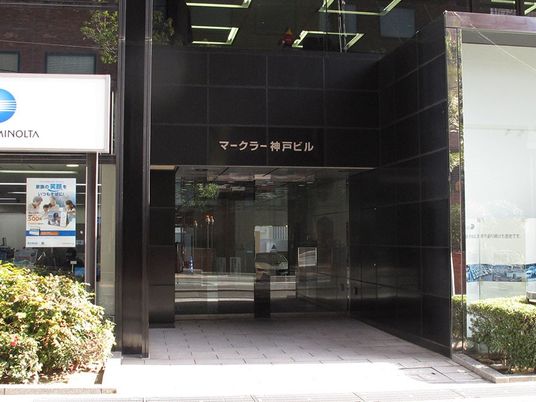 ビル入口のエントランス  