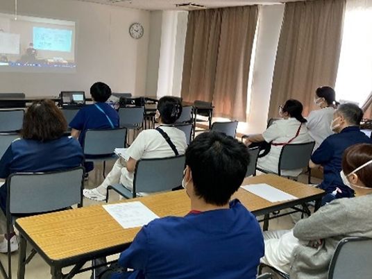 研修中の多目的室  