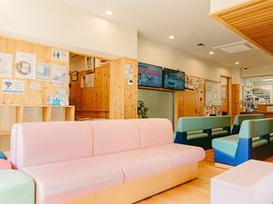 明るい共有リビング  