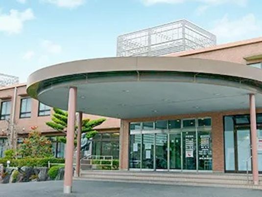 施設の玄関外観  