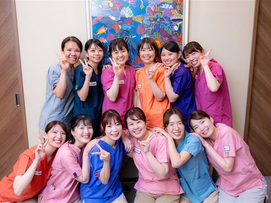 笑顔のスタッフ集合  