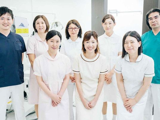 スタッフ集合の室内  
