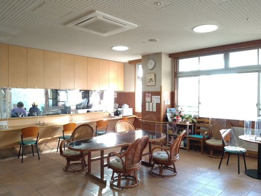 日差しが入る明るい部屋  