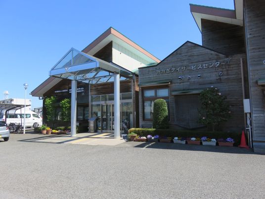 木造の施設外観  