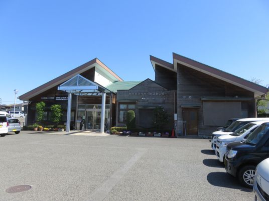 木造調の建物外観  