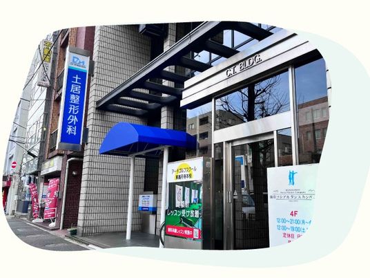 ビル1階の出入口  
