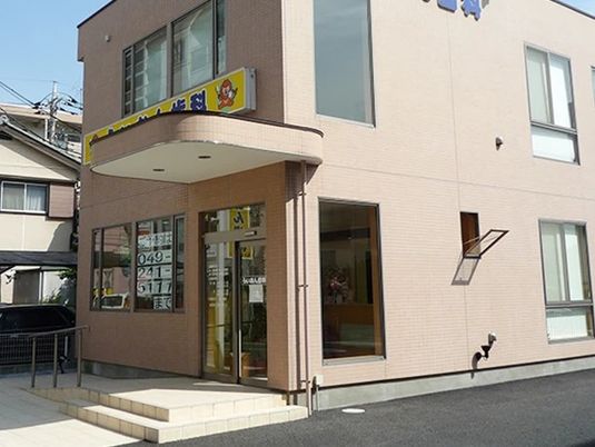 明るい外観  