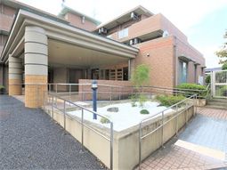 入口付近の落ち着いた外観