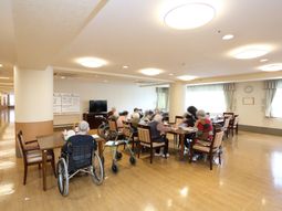 居住者が集う明るい空間