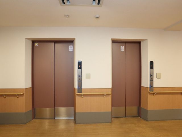 エレベーター前の廊下